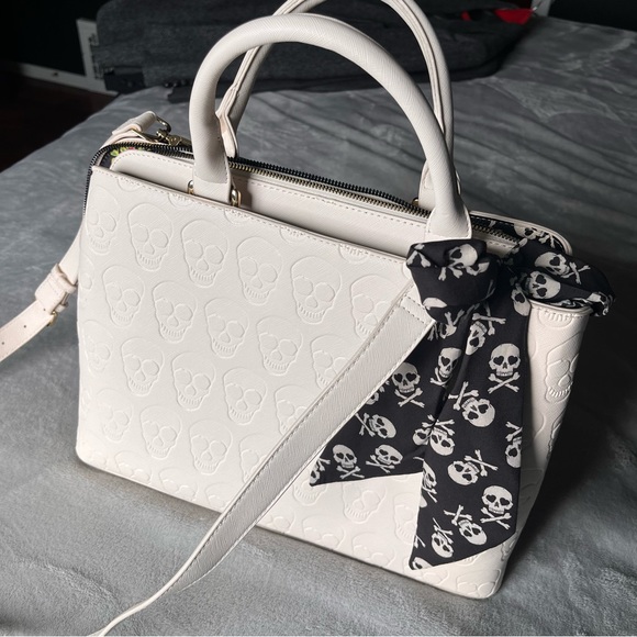 Betsey Johnson Purse - Picture 4 of 8